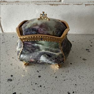 Thomas Kinkade "Find Peace" 2003 Musical Prayer Box Gold and Green Trinket Box